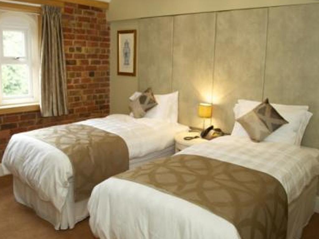 Carriages Telford Hotel Phòng bức ảnh